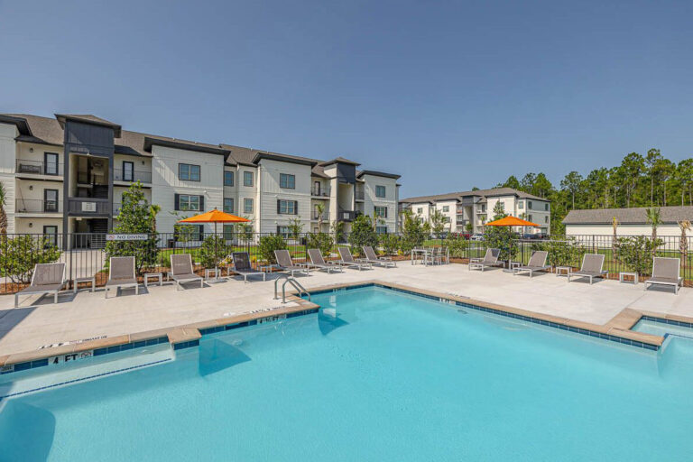 Atlantic Breeze Apartments - Pool Area