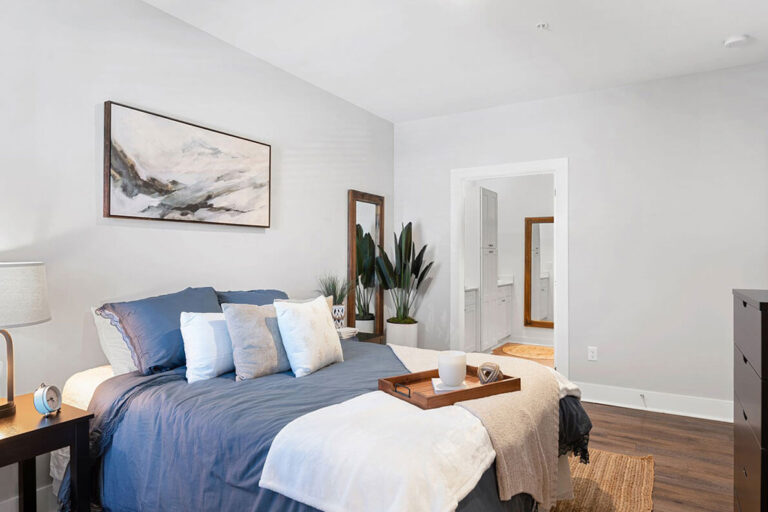 Atlantic Breeze Apartments - Bedroom